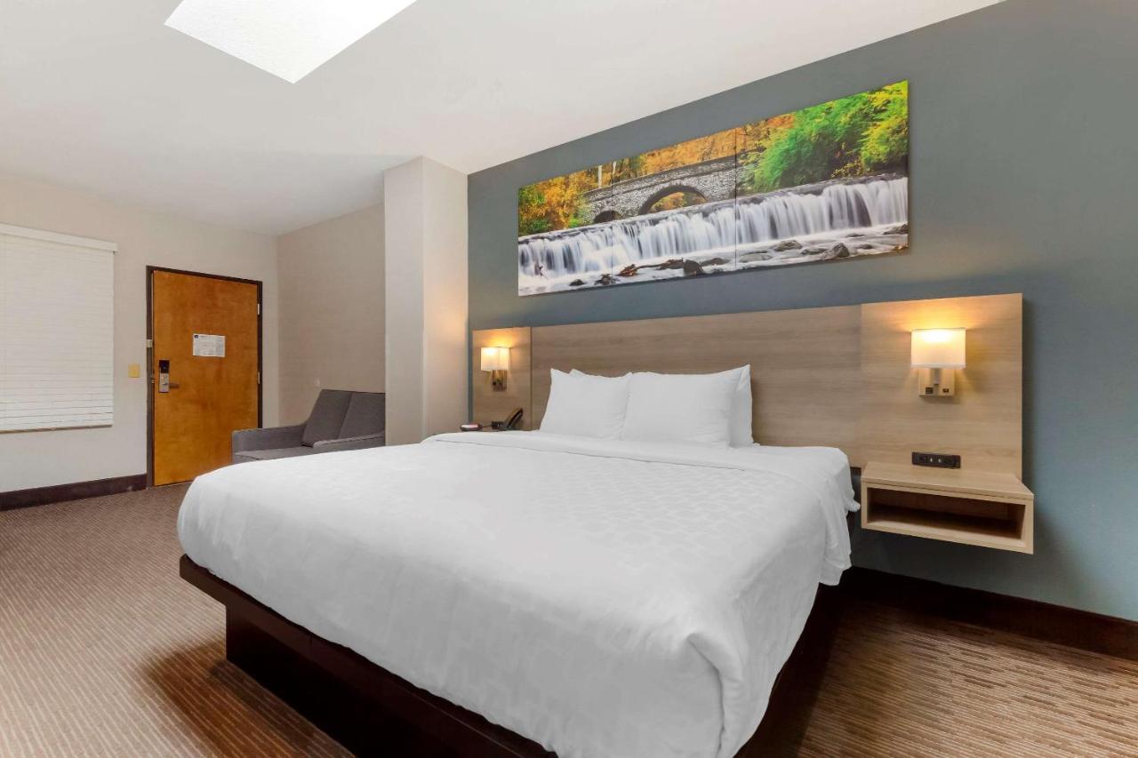 Clarion Pointe Hotel Tomah Kültér fotó