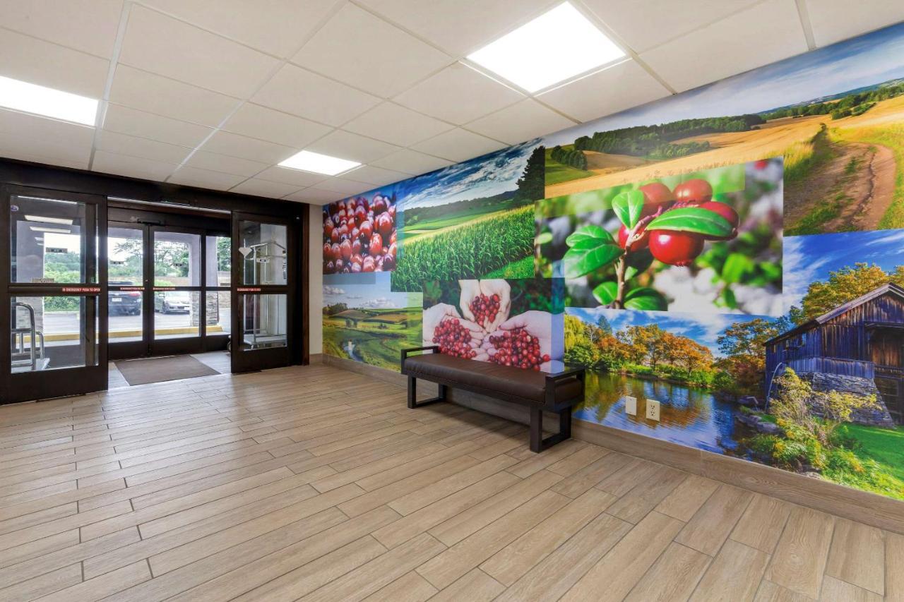 Clarion Pointe Hotel Tomah Kültér fotó