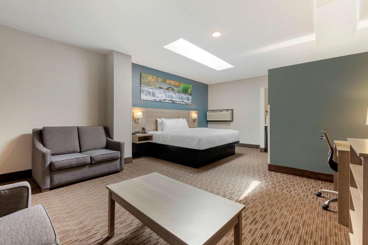 Clarion Pointe Hotel Tomah Kültér fotó