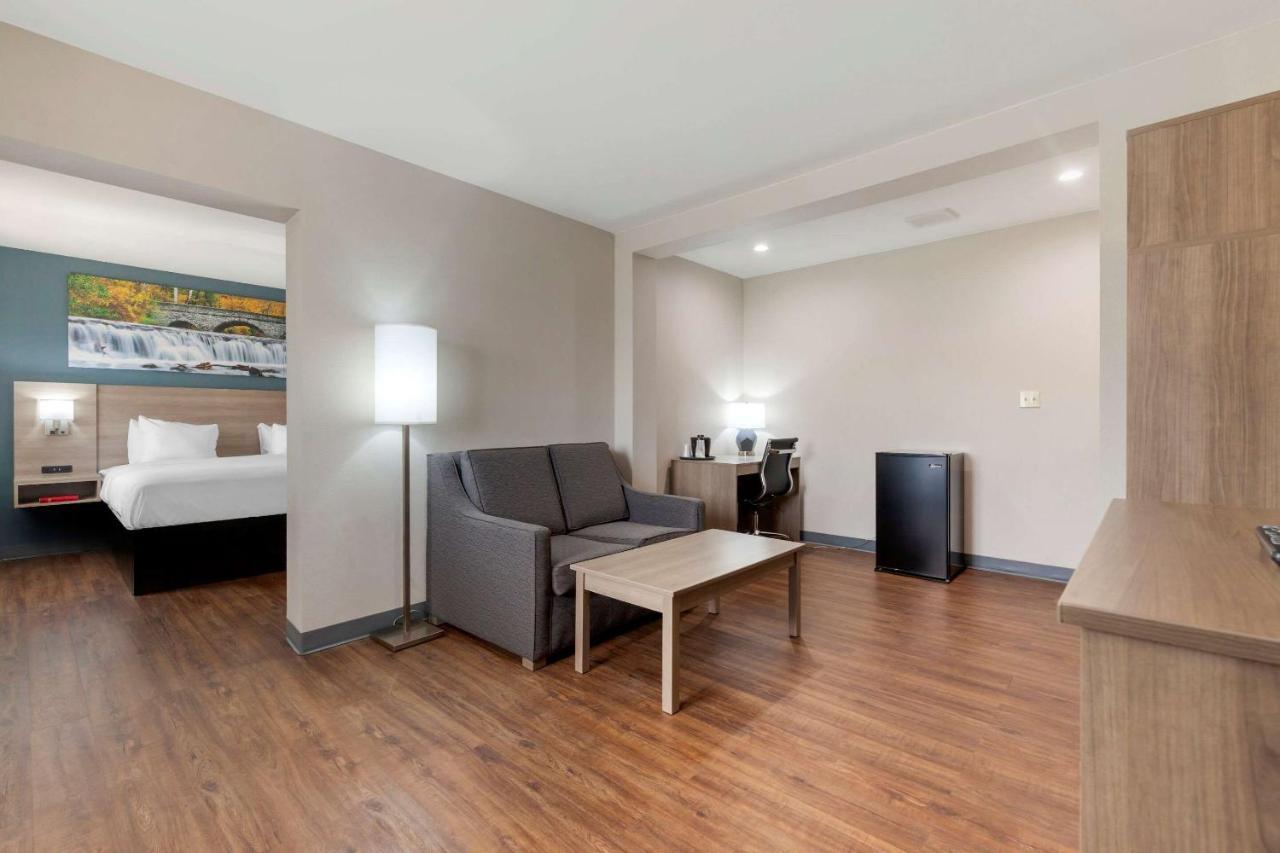 Clarion Pointe Hotel Tomah Kültér fotó