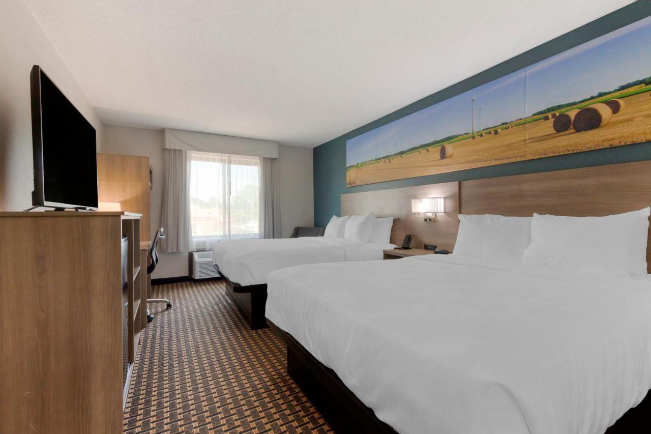Clarion Pointe Hotel Tomah Kültér fotó