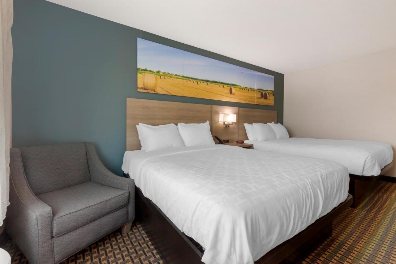 Clarion Pointe Hotel Tomah Kültér fotó