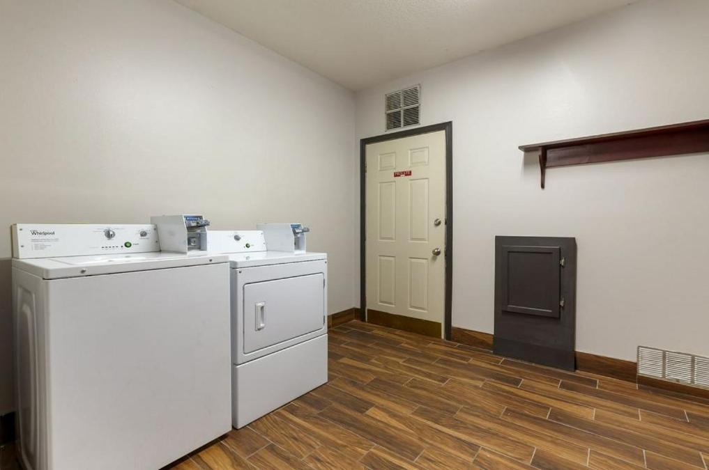 Clarion Pointe Hotel Tomah Kültér fotó